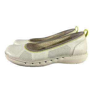 Clarks Unstructured Women's Perforated Leather Loafers Size 6 Flats White Shoes
